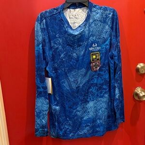 Realtree Fishing Men's Light Blue Patterned Long Sleeve Tee